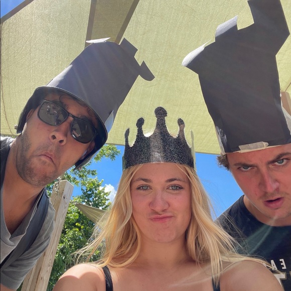 Meet your Posher, Elaina - Picture 1 of 5